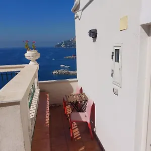 Guest house La Stanza Sul Porto Di Piccina Piccina Con Bagno Privato E Terrazzino Vista Mare, Amalfi